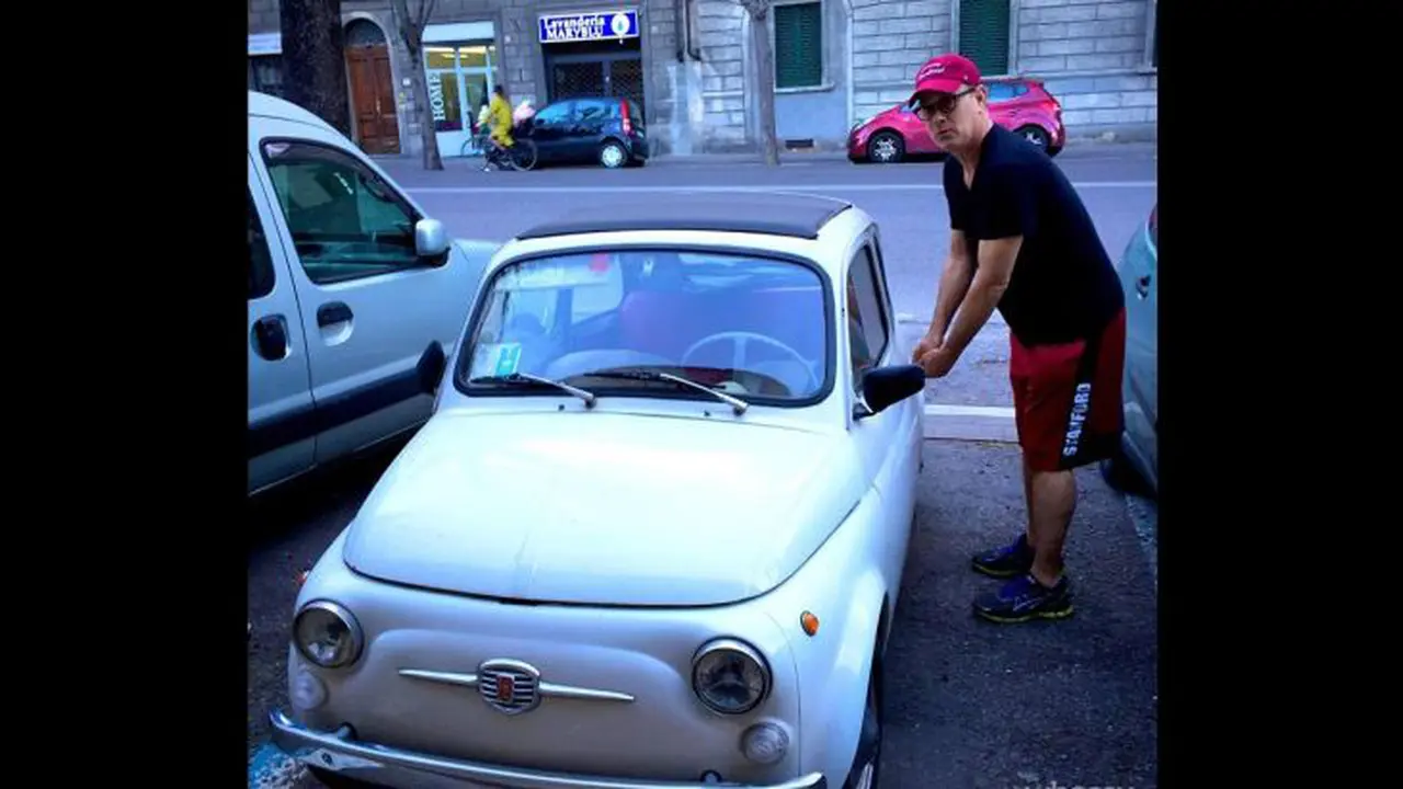 Bertubuh Tambun, Tom Hanks Berniat Koleksi Fiat 500