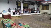 Polres Minahasa memusnahkan ribuan liter miras jenis Cap Tikus.