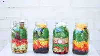 4 Langkah Praktis Menata Salad dalam Mason Jar
