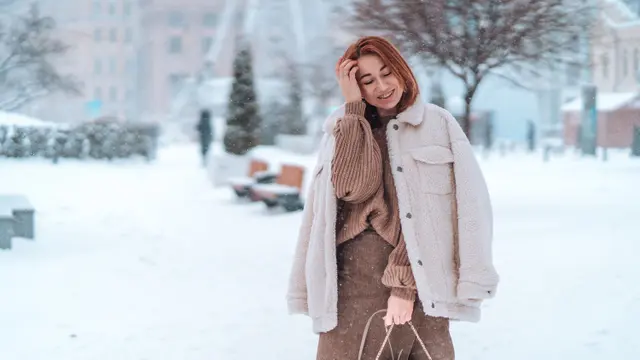 Ingin Liburan Musim Dingin dengan Nyaman? Ini Persiapan Tepat yang Perlu Dibawa! (Foto: Freepik/teksomolika)