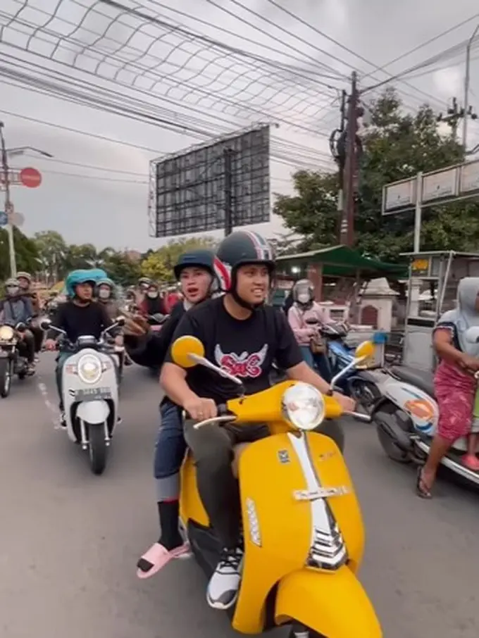 Chacha Frederica ngabuburit bersama suami (Instagram/chafrederica)