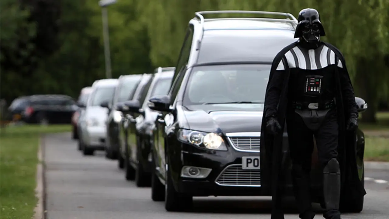 Darth Vader Iringi Upacara Pemakaman Nenek di Inggris