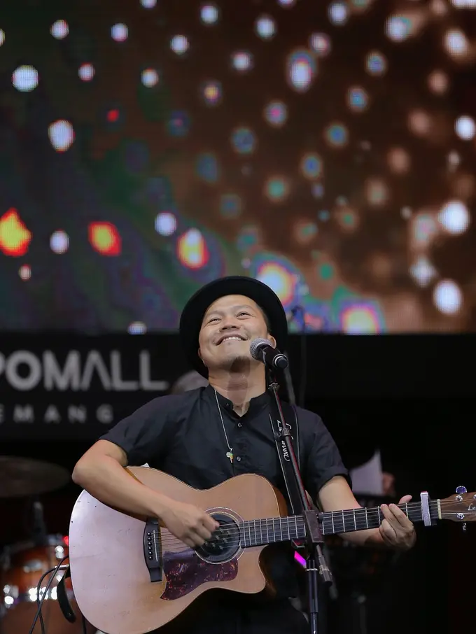 [Fimela] Sandhy Sondoro