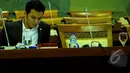 Anggota DPR dari Fraksi Partai Gerindra, Moreno Soeprapto saat mengikuti rapat dengar pendapat antara Komisi X DPR RI dengan perwakilan dari PSSI, Jakarta, Kamis (15/1/2015). (Liputan6.com/Faisal R Syam)
