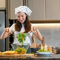 Ilustrasi perempuan memasak di dapur. (c) snowing/Depositphotos