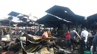 Kerugian akibat kebakaran di Pasar Bawah Bukittinggi, Sumatera Barat pada Sabtu dinihari (11/9/2021) mencapai Rp2 miliar. (Foto: Liputan6.com/Novia Harlina)