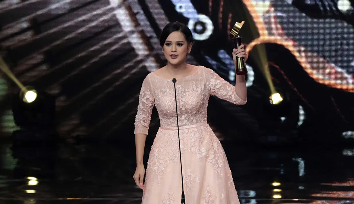 Cut Meyriska, namanya semakin harum di industri hiburan tanah air. Berkat kemampuannya dalam berakting, akhirnya Cut Meyriska mendapat sebuah penghargaan di Festival Film Bandung (FFB) 2017. (Deki Prayoga/Bintang.com)