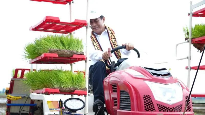 LPEM UI Sebut Mentan Amran Bergerak Cepat Bangun Pertanian Indonesia Lebih Modern dengan Teknologi Mekanisasi