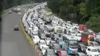 Sampai kemarin sore antrean panjang masih terlihat di pintu keluar Tol Bogor hingga klarifikasi MUI terkait jilbab halal.