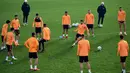 Para pemain AS Roma saat mengikuti sesi latihan di tempat latihan Trigoria di kota Roma (12/3). Pada Leg pertama 16 besar Liga Champions, Roma kalah 2-1 di kandang Shakhtar Donetsk. (AFP Photo/Filippo Monteforte)