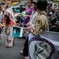 Penyandang disabilitas mengikuti pawai budaya di kawasan MH Thamrin, Jakarta, Selasa (27/8/2019). Kegiatan bertema “Menuju Disabilitas Merdeka” tersebut menuntut pemerintah Indonesia untuk tidak melakukan diskriminasi terhadap mereka. (Liputan6.com/Faizal Fanani)