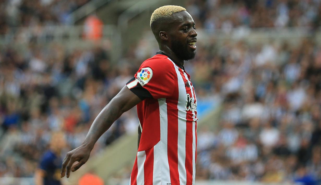 Inaki Williams. Striker Ghana berusia 28 tahun yang sejak awal musim 2015/2016 membela Athletic Bilbao usai dipromosikan dari Athletic Bilbao B ini juga mempunyai kecepatan setara dengan sayap kiri Rayo Vallecano Alvaro Garcia yang mencapai 35,4 km/jam pada musim 2021/2022 lalu. Sejak awal kedatangannya ia selalu menjadi mimpi buruk bagi para bek di Liga Spanyol. Bersama Athletic Bilbao ia telah tampil dalam 341 laga di semua ajang dengan torehan 75 gol dan 49 assist. (AFP/Lindsey Parnaby)