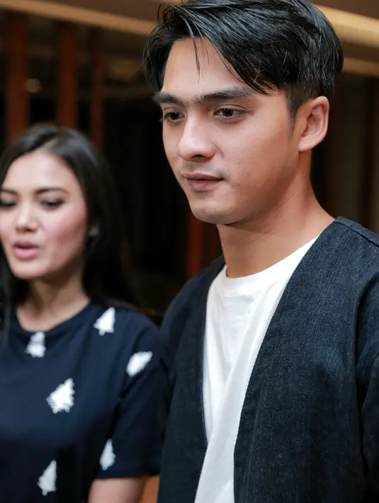 Sebagai generasi yang masih muda, putra Donna Harun itu tetap melestarikan tradisi keluarganya yang sudah turun temurun selama bertahun-tahun tersebut. (Adrian Putra/Bintang.com)