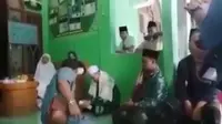 Seorang wali murid mengamuk di Pesantren Al Mujtahadah Pekanbaru karena tidak terima anaknya inisial BR dikeluarkan dari pondok. (Liputan6.com/ Ist)