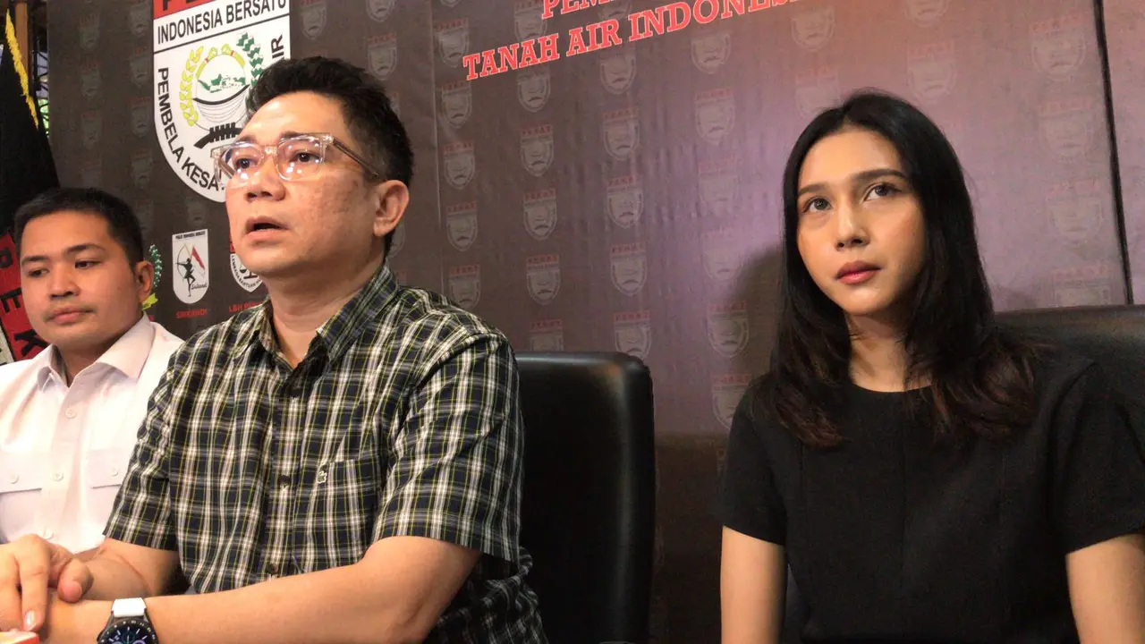 Tenri Ajeng Anisa alias Tenten Anisa