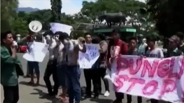 Segmen 2: Unjuk Rasa Pungutan Liar KTP hingga Penertiban Kalijodo