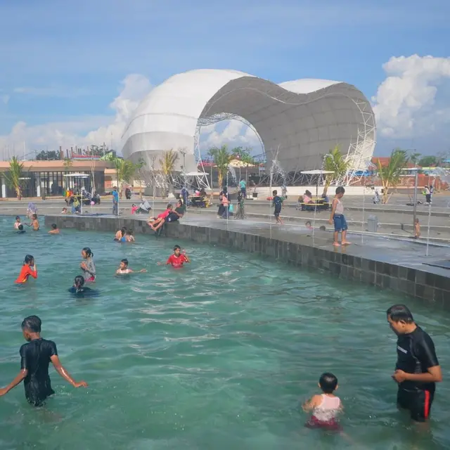 Pantai Pasir Kencana