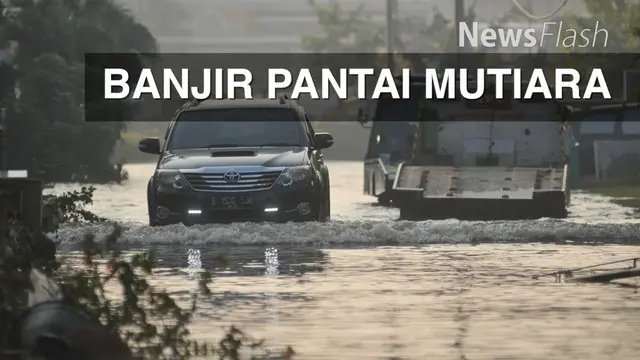 Banjir akibat rob mengakibatkan jebolnya tanggul dan merendam permukiman Pantai Mutiara, Pluit, Penjaringan, Jakarta Utara, sudah surut. Jalan-jalan di Kawasan tersebut sudah bisa dilalui.