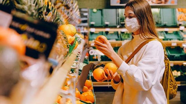 Ilustrasi berbelanja di masa pandemi COVID-19