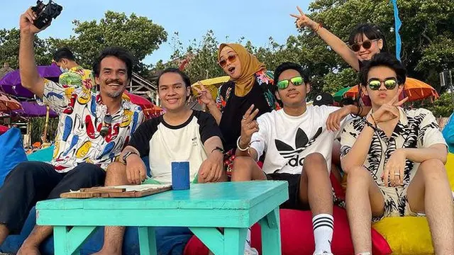 Rina Gunawan dan Anaknya