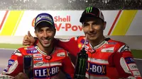 Pebalap Ducati, Andrea Dovizioso (kiri), membantah minta bantuan rekan setimnya Jorge Lorenzo untuk memenangi balapan MotoGP Malaysia di Sirkuit Sepang, Minggu (29/10/2017). (Ducati Motor)