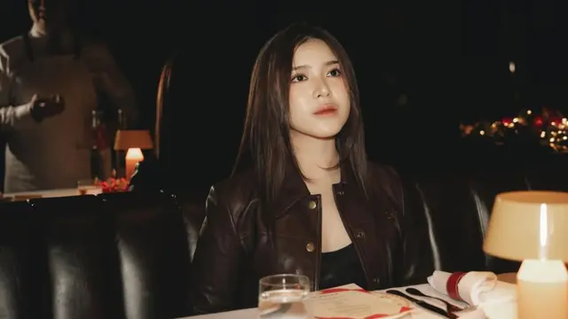 Style Kece Tiara Andini Berbalut Jaket Kulit (credit: https://www.instagram.com/tiaraandini/)