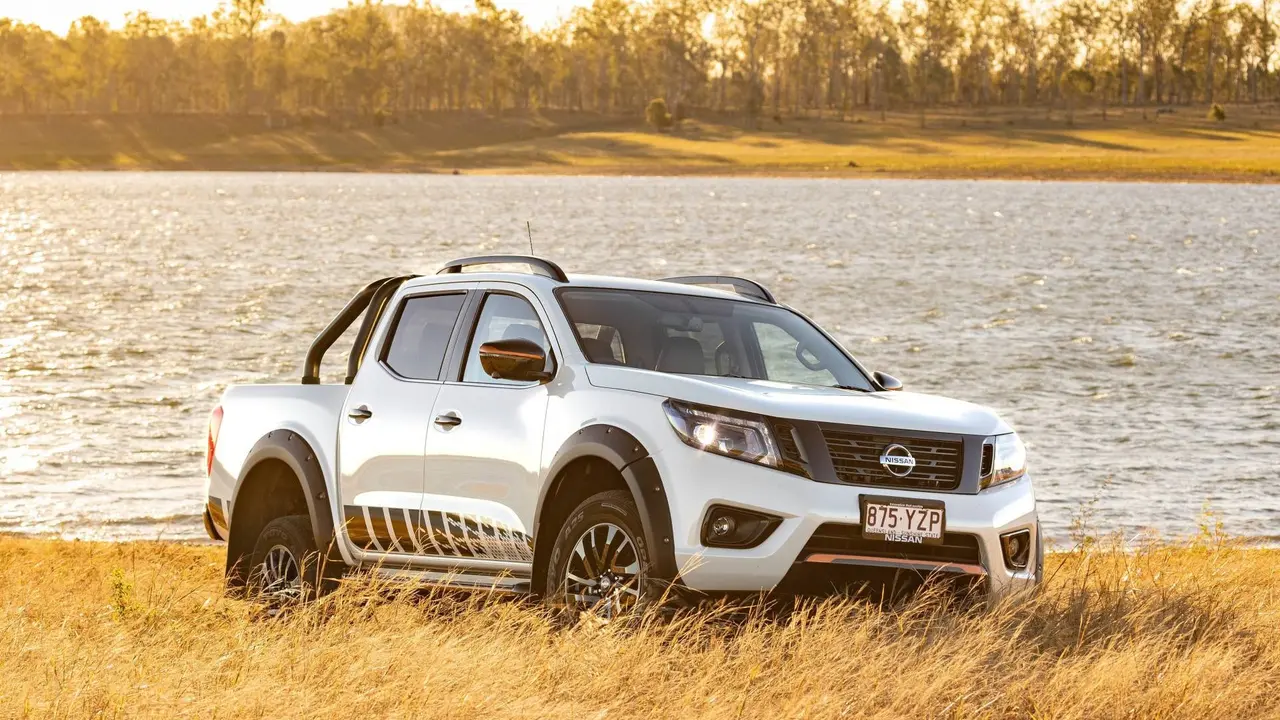 Navara N-TREK hadir dengan spesifikasi paling tinggi.