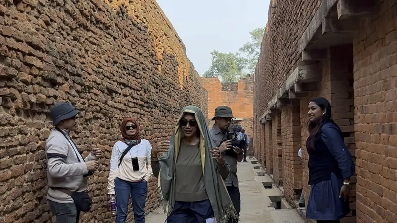 Nia Dinata saat melakukan proses syuting di India. (Foto: Kalyana Shira Foundation)
