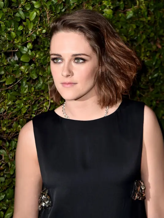 Memiliki kekasih baru, Annie Clark, nampaknya menjadi hal yang paling membahagiakan untuk Kristen Stewart. Menurut sumber lain, sebelumnya Kristen tidak pernah terlihat bahagia seperti sekarang ini. (AFP/Bintang.com)