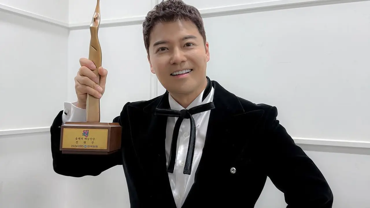Jun Hyun Moo. (SM C&C via Instagram/ smcnc_artists)