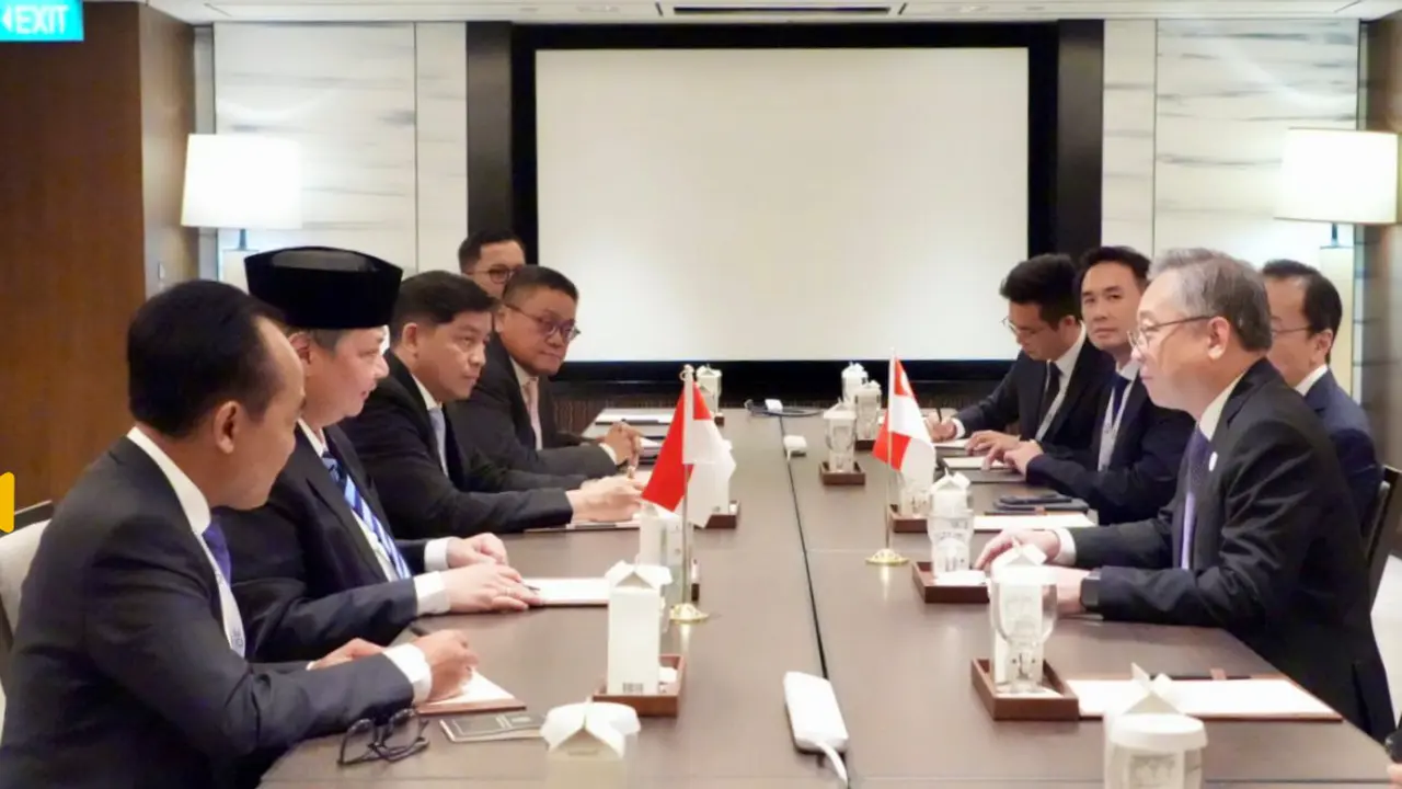 Pertemuan Menko Bidang Perekonomian Airlangga Hartarto dan Minister for Trade and Industry Singapura Gan Kim Yong. (Foto: ekon.go.id)