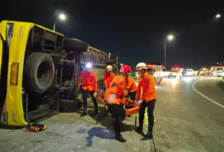 Bus kecelakaan di exit Tol Semarang