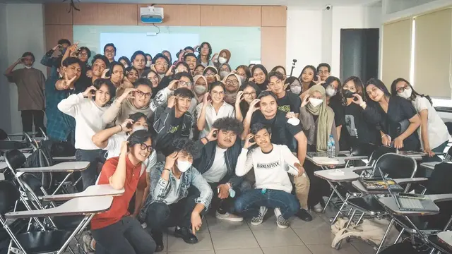 Sebut Enggak Pelit Nilai, Ini 7 Potret Dian Sastro Jadi Dosen di Vokasi UI