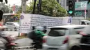 Spanduk sosialisasi sistem ganjil genap terpasang di kawasan Jalan Fatmawati Raya, Jakarta, Jumat (9/8/2019). Sosialisasi perluasan sistem ganjil genap dilakukan mulai 7 Agustus hingga 8 September 2019. (Liputan6.com/Faizal Fanani)