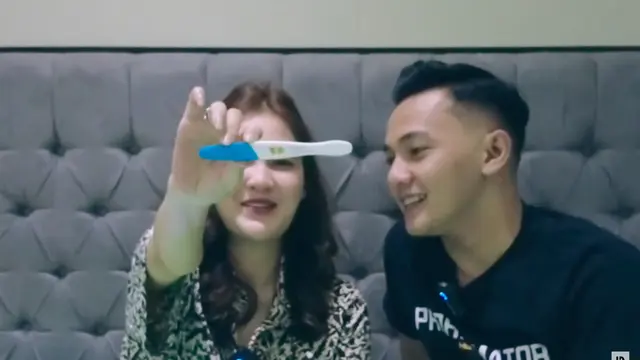 Momen Nella Kharisma Umumkan Kehamilan, Kandungan Sudah Masuk Usia 6 Bulan. (Sumber: YouTube/Dory Harsa Music)