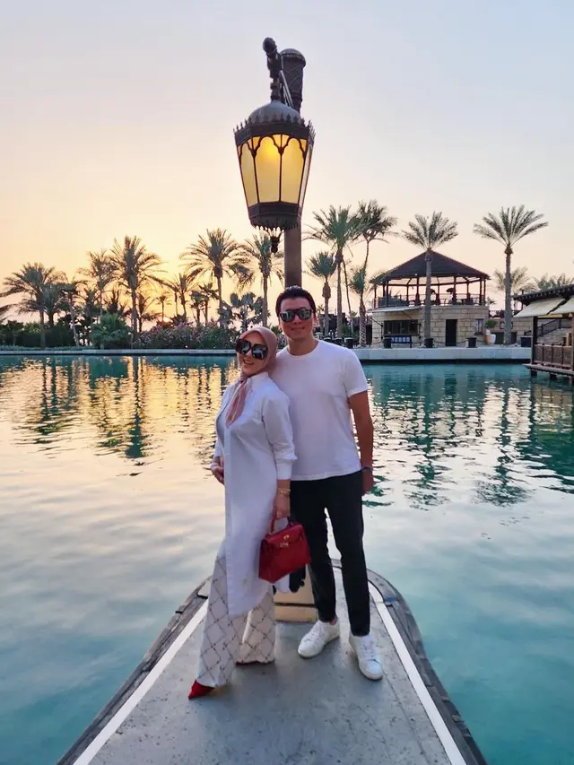 10 Gaya Bucin Romantis Syahrini dan Reino Barack Liburan Ala Sultan di Dubai