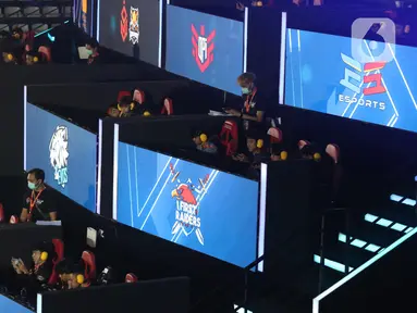 Peserta mengikuti turnamen games saat ajang Dunia Games Con (DG Con) 2022 di kawasan Gelora Bung Karno, Jakarta, Sabtu (29/10/2022). DG Con 2022 merupakan festival yang menghadirkan sejumlah kegiatan untuk memberikan pengalaman bagi para pegiat serta pelaku industri gaming dan esports Indonesia. (Liputan6.com/Herman Zakharia)