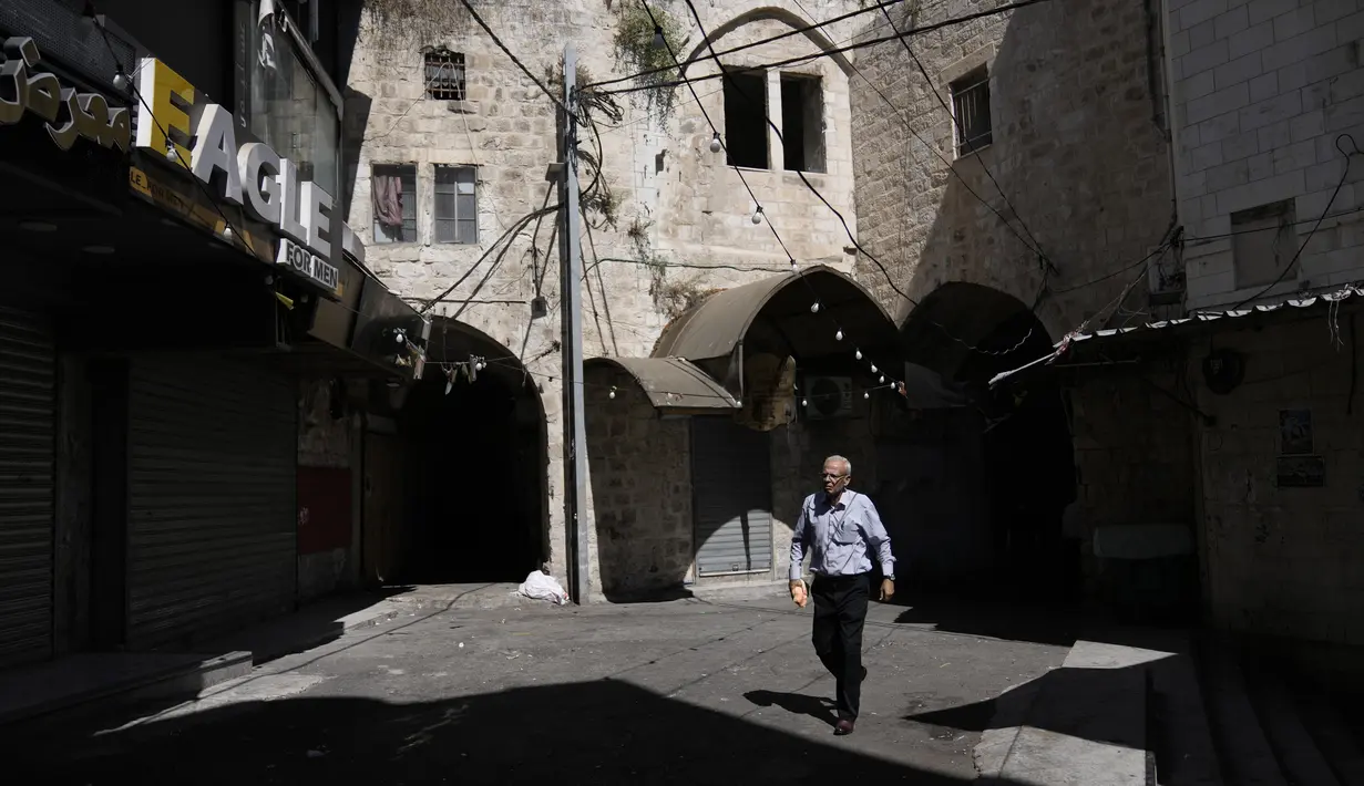 Pasukan Nasional dan Islam Palestina (PNIF) mengumumkan menggelar aksi pemogokan massal di seluruh Tepi Barat yang diduduki dan di Kota Tua Yerusalem. (AP Photo/Majdi Mohammed)