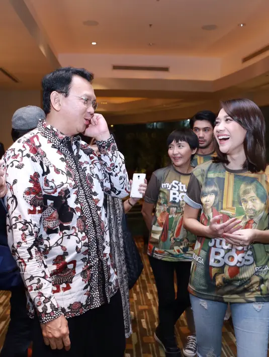 Tentu saja, menjadi kebanggan bagi para pemainnya. Karena film yang mereka bintangi bisa menarik perhatian hingga orang nomer satu di Jakarta tersebut.(Galih W. Satria/Bintang.com)