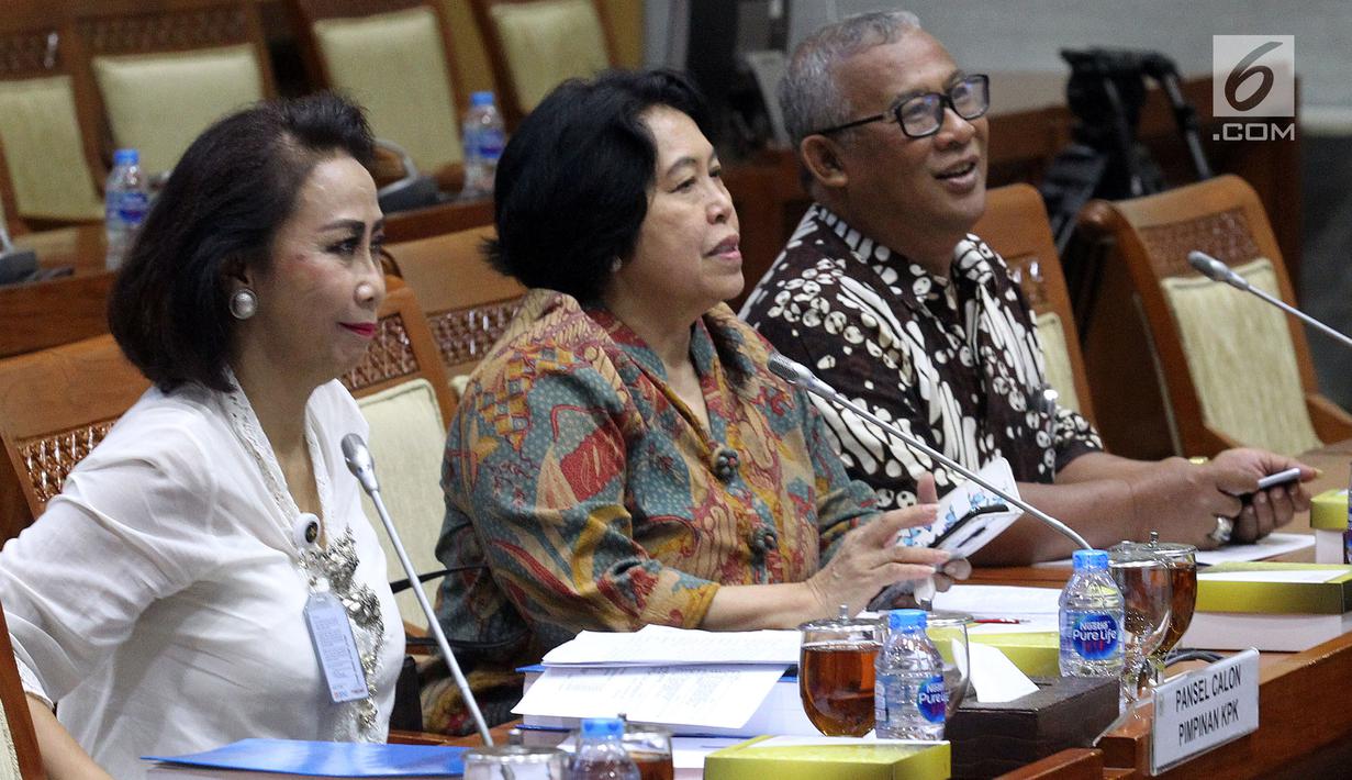 Ketua Pansel Capim KPK Yenti Garnasih didampingi anggota melakukan Rapat Dengar Pendapat Umum (RDPU) dengan Komisi III DPR di Kompleks Parlemen, Jakarta, Senin (9/9/2019). Rapat terkait dengan dimulainya uji kelayakan dan kepatutan atau fit and proper test capim KPK. (Liputan6.com/Johan Tallo)