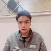 Leon Dozan baru saja ditangkap polisi terkait laporan kekasihnya Rinoa Rura Senduk. Leon telah ditetapkan sebagai tersangka dugaan penganiayaan kekasihnya. Tidak hanya terkait dugaan penganiayaan, tapi juga terkait video viral yang melakukan penghinaan terhadap instansi Polri. [Instagram/official.bethariasonata]