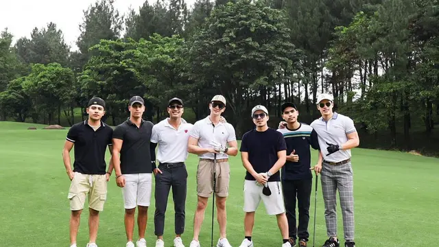 Verrell Bramasta dan Atta Halilintar Main Golf