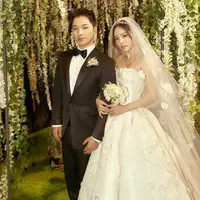 Saat ini, Taeyang BigBang dan Min Hyorin sedang berbahagia. Lantaran tepat pada 3 Februari 2018, pasangan ini resmi menjadi suami istri. Berikut 7 fakta terkait pernikahan dua idola Korea itu. (Foto: instagram.com/camoblink)