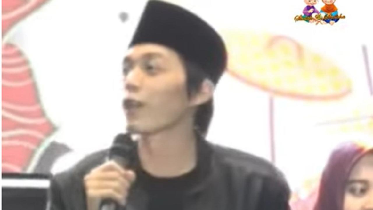 Gus Iqdam memberikan sambutan di Harlah Sabilu Taubah yang ke-5 (SS: YT Short @ Sholeh-sholehah)