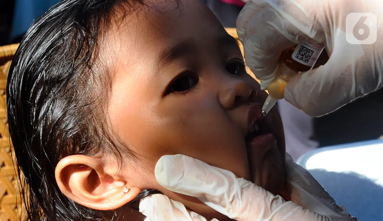Masyarakat diimbau untuk tidak perlu takut dan datangi Puskesmas atau Posyandu di mana vaksinasi polio dilaksanakan. (merdeka.com/Arie Basuki)