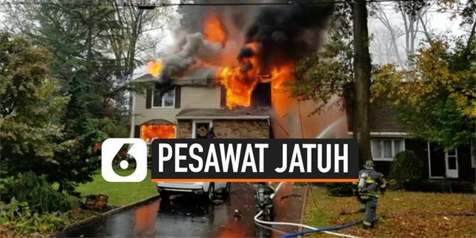VIDEO: Pesawat Kecil Jatuh di Permukiman, 2 Rumah Terbakar