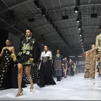 Cita Tenun Indonesia Gaet Desainer Senior hingga Muda di Panggung JFW 2026 untuk Membuat Koleksi Tenun di Berbagai Daerah Indonesia. [Budy Santoso/Fimela]