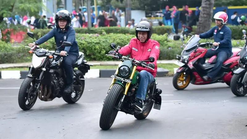 Jokowi Jajal Motor ke Pasar Anyar Tangerang