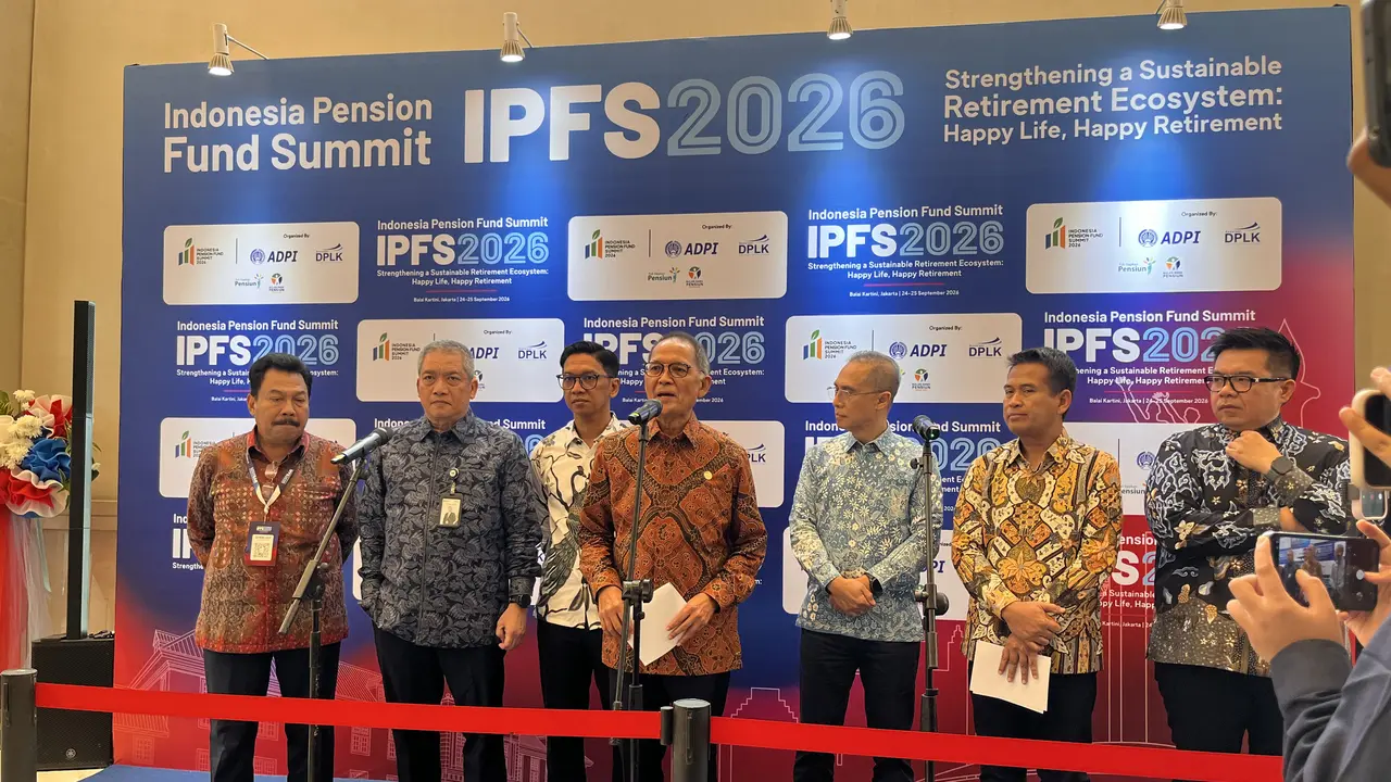 Kepala Eksekutif Pengawas Perasuransian, Penjaminan, dan Dana Pensiun Otoritas Jasa keuangan (OJK) Ogi Prastomiyono, dalam Indonesia Pension Fund Summit di Jakarta, Jumat (25/9/2026). (Liputan6.com/Christian)