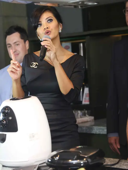 Uniknya, meskipun sang ibu merupakan Chef masakan International, justru sang anak malah lebih suka dengan masakan khas Indonesia. Tak dipungkiri bahwa sang anak juga suka dengan masakan ala western. (Nurwahyunan/Bintang.com)